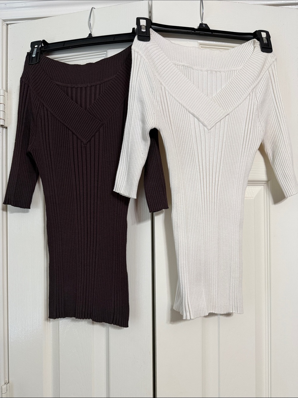 Lot of Two Ribbed V-Neck Knit Sweater Tops Size Small — Cream and Brown